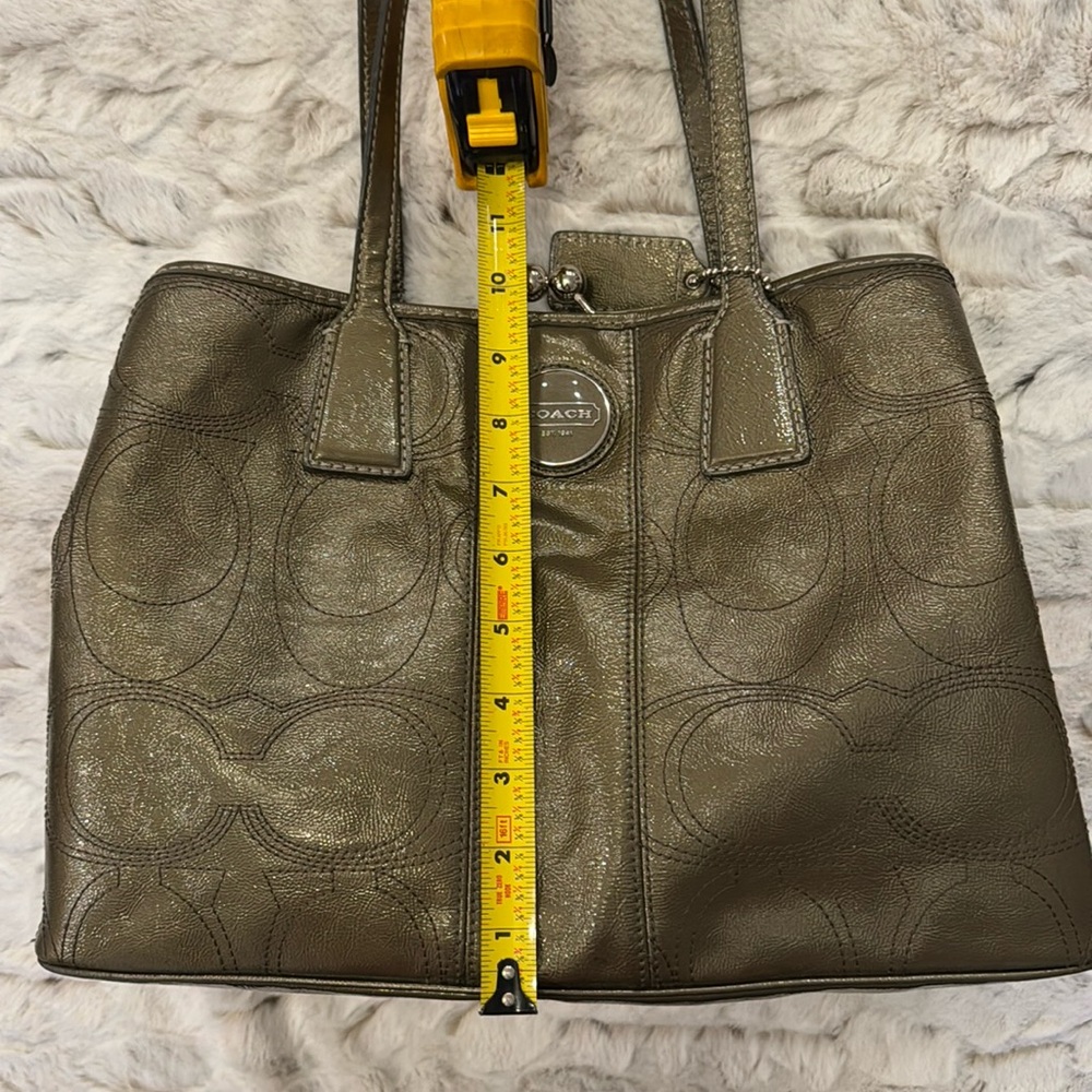 Coach Signature Stitch Patent Leather, Olive Green, 3 Section KISS Lock Purse - Picture 15 of 16